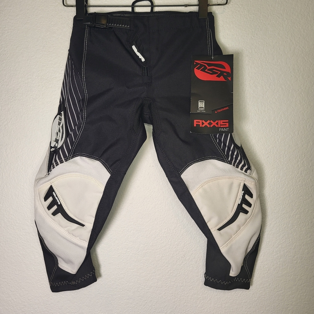 NWT MSR Axxis Padded Youth Motocross Shorts size Y20 (see measurements)